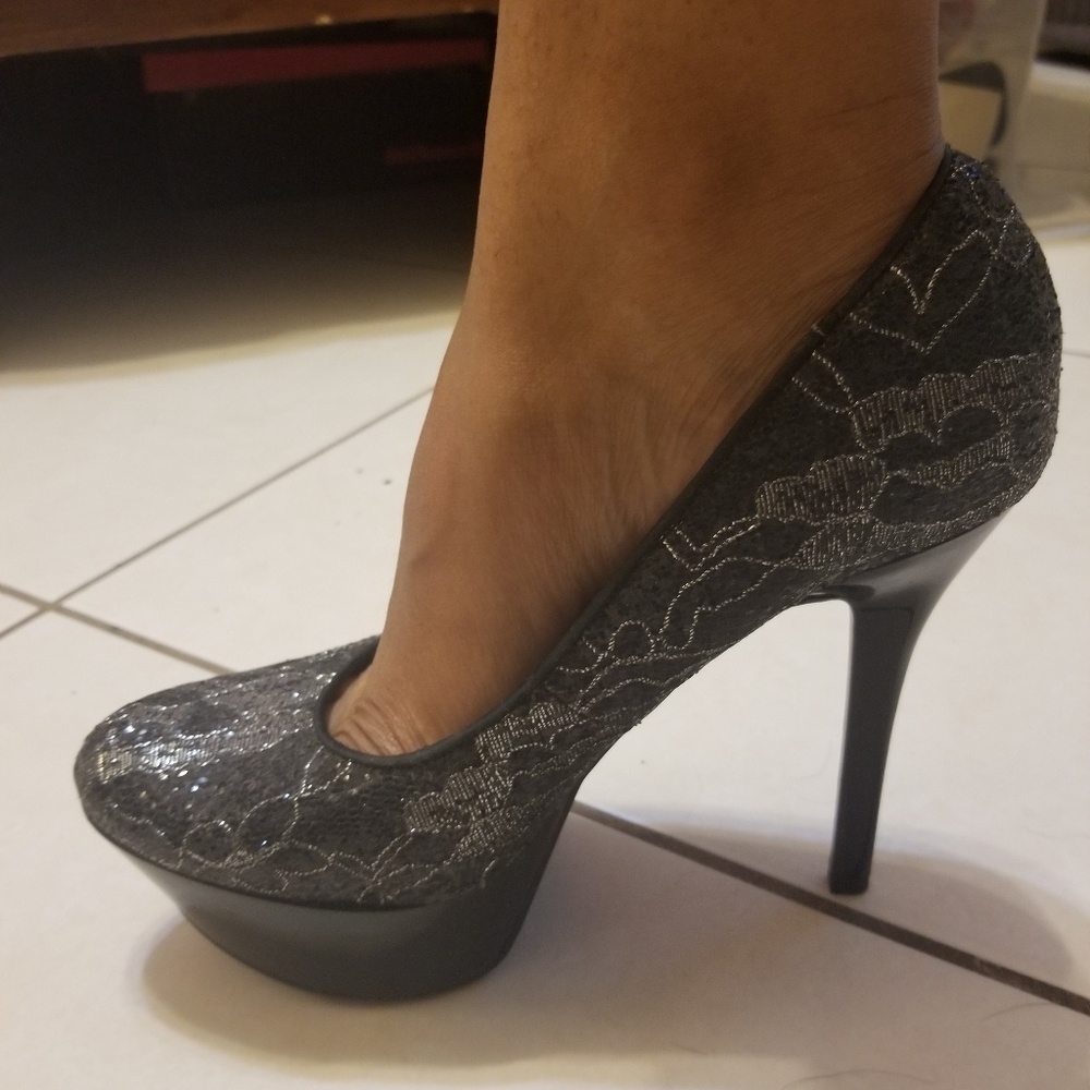 Carlos santana heel pump